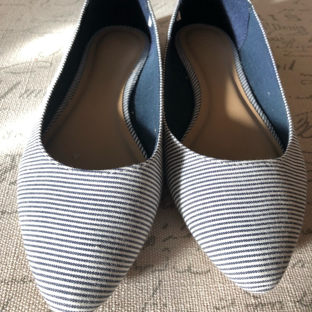 Blue/wht striped ballet point shoes. Sz 6